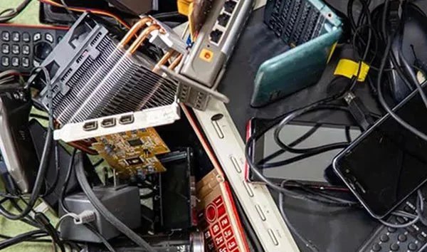 法人で使用したパソコンの処分は注意する