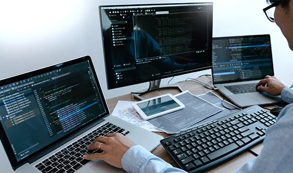 パソコンの種類・周辺機器ごとの消費電力や電気代の目安【1日・1ヶ月】