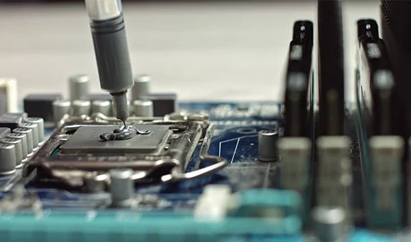 CPUグリスの寿命は何年？選ぶ時のポイントや安全な塗り替え方を解説