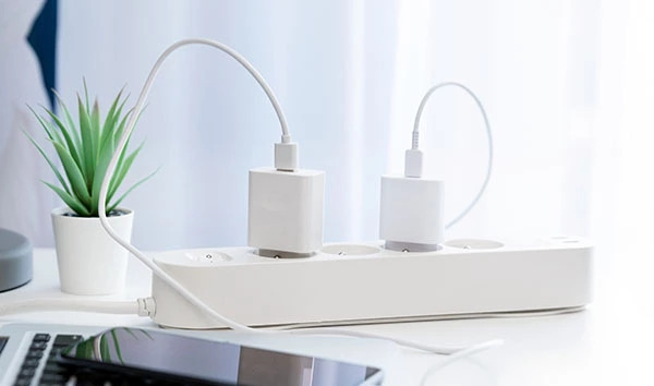 ノートパソコンの充電器の選び方とは？ACアダプタ・モバイルタイプそれぞれ解説