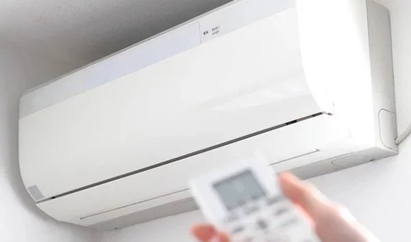 9｜エアコンなどで部屋の温度を下げる