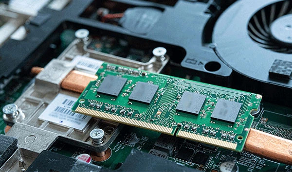 パソコンのメモリ容量はどれがおすすめ？選び方や交換・増設時の注意点も解説